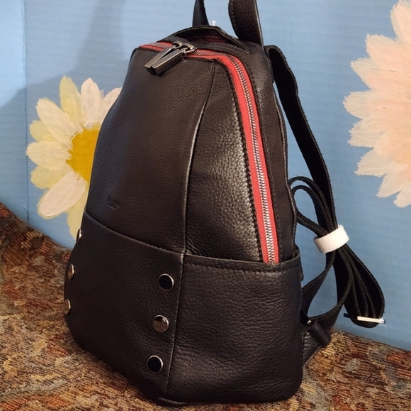 HAMMITT MEDIUM BLACK LEATHER BACKPACK - Picture 2 of 6